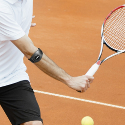 Clip Coude Magnétique AURIS sur joueur de tennis